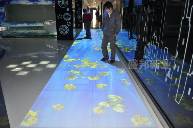 15米长地面互动走廊.jpg